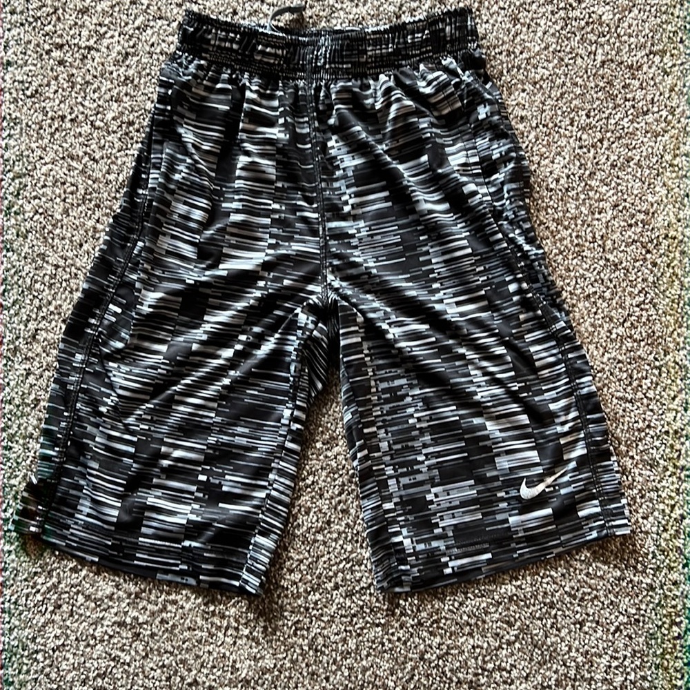 Boy’s Nike Dri-Fit Shorts ( Size Large L) Black & White